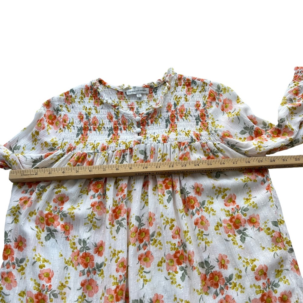 Cupcakes and cashmere Womens Sz Large Peach & White Floral Smocked Ruffle Blouse - Picture 8 of 13